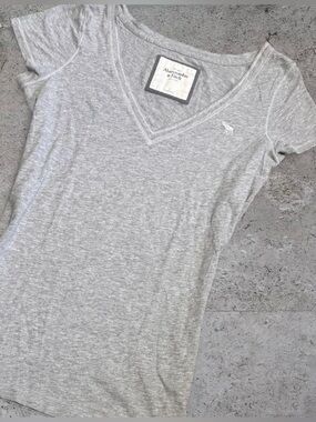 Abercrombie & Fitch Y2K V-Neck Grey Tee